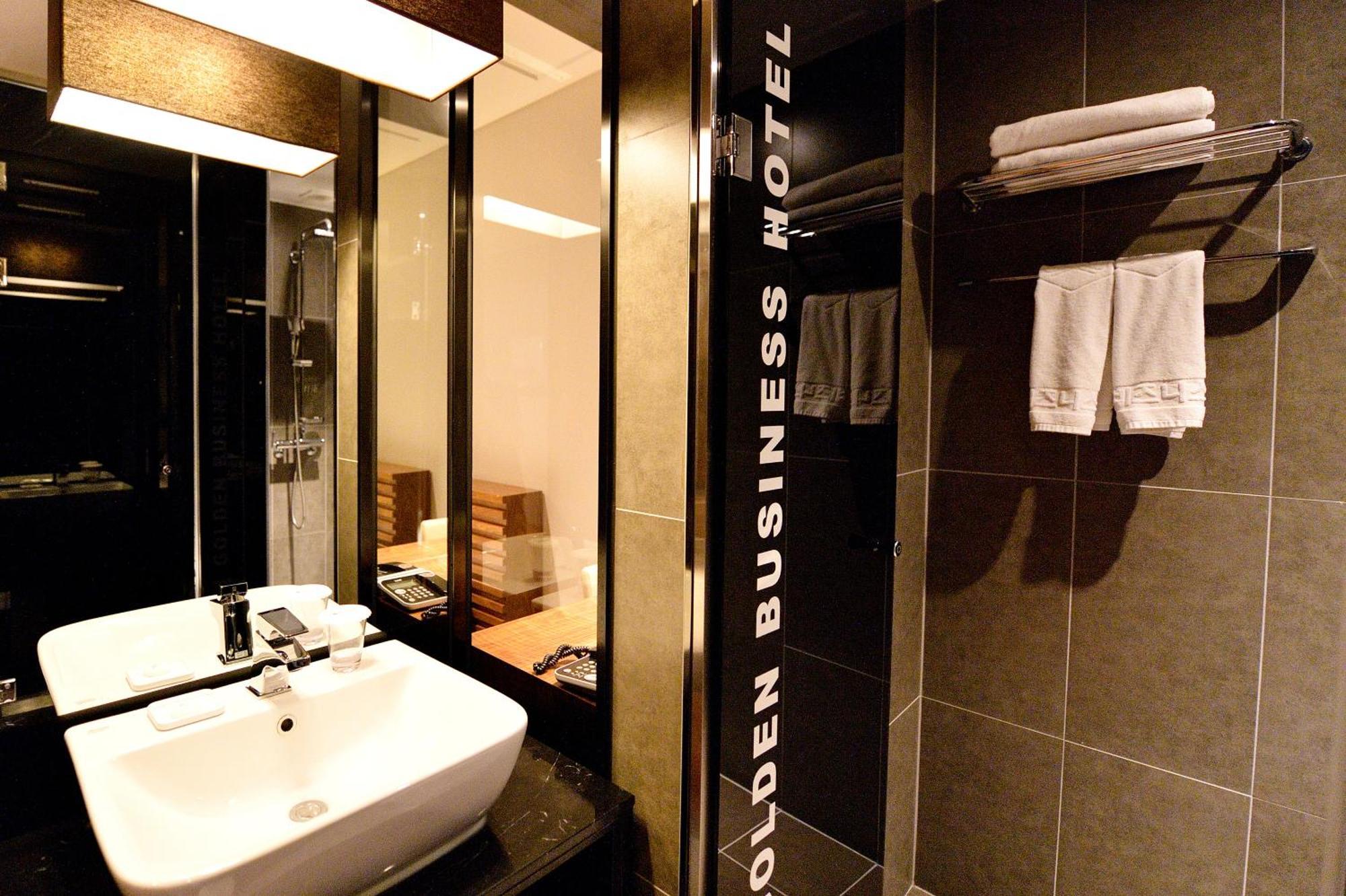 Golden Business Hotel Jinju Exterior photo