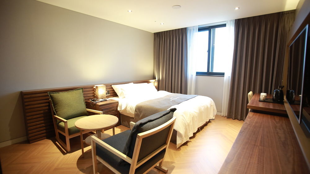 Golden Business Hotel Jinju Exterior photo