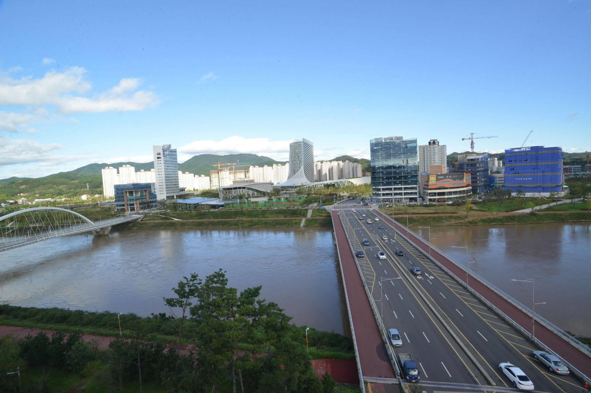 Golden Business Hotel Jinju Exterior photo