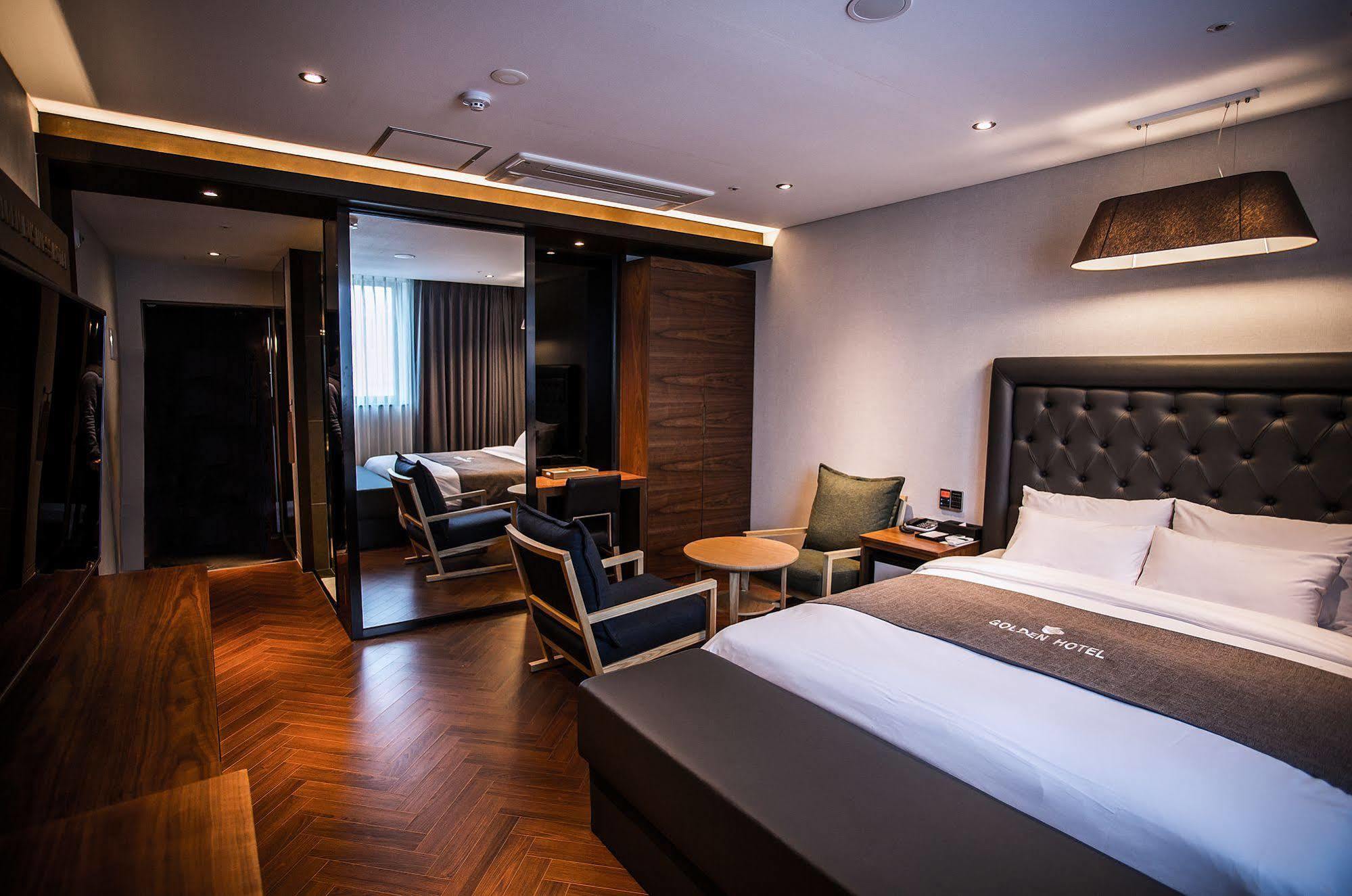 Golden Business Hotel Jinju Exterior photo